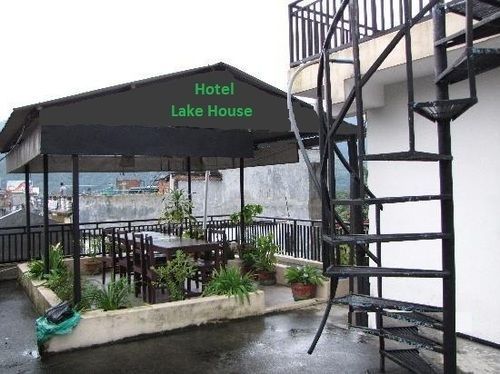Hotel Lake House Покхара Екстер'єр фото